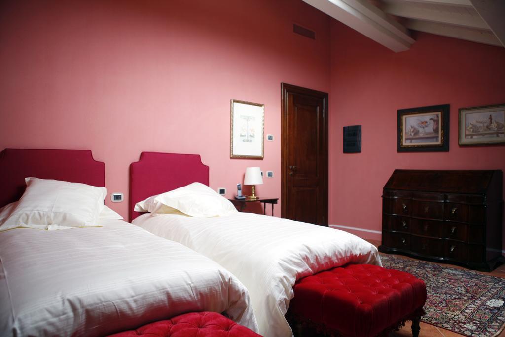 La Torre Dei Canonici Lumellogno Room photo